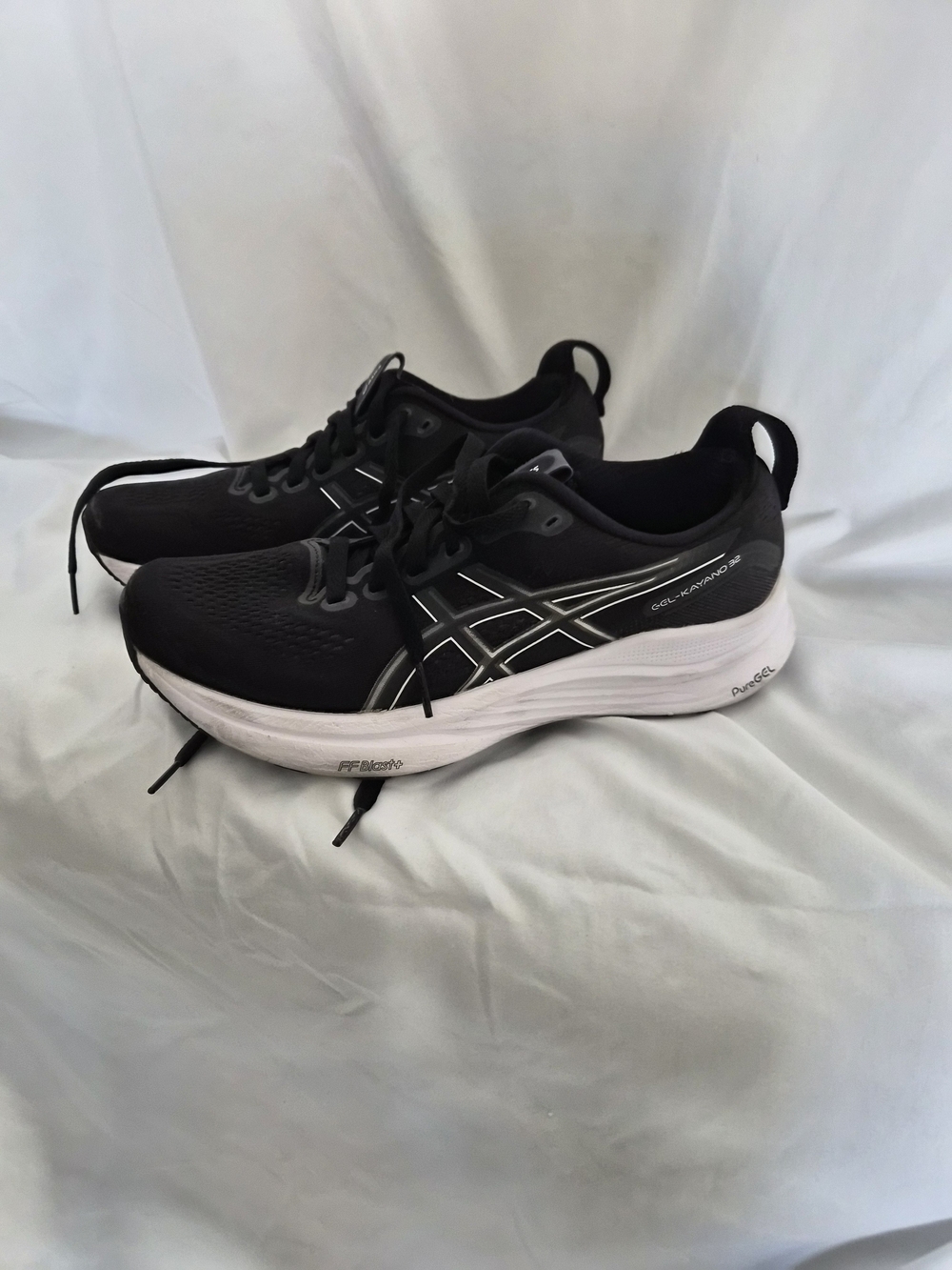 ASICS Men's Black Running Shoes with White Midsole